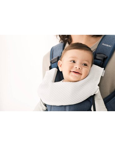 BABYBJORN ONE AIR - nosidełko, Granatowy + śliniaczek do nosidełka ergonomicznego One